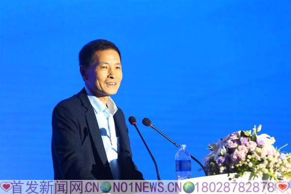 中国电子商务协会副理事长、中央财经大学新传播研究中心名誉主任郑砚农主旨演讲。.jpg